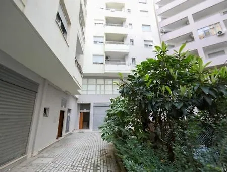 Lori's House Apartman *
